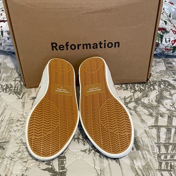 Reformation Harlow Leather Sneaker - Picture 5 of 9